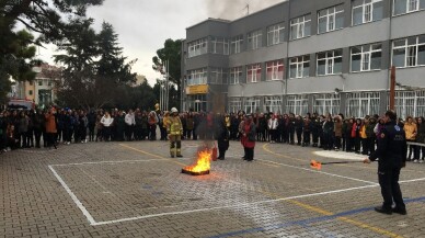 Okulda yangın tatbikatı