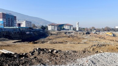 Osmangazi Meydanı’na ilk harç döküldü