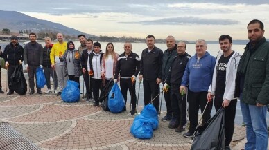 Sapanca Gölü çevresinde çöp topladılar