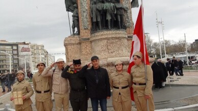 Sarıkamış şehitleri anısına Taksim’de 2 saat nöbet tuttular