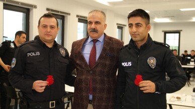 Sigarayı bırakan polislere Cumhuriyet altını