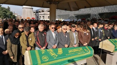 Usta yönetmen Tunç Başaran son yolculuğuna uğurlandı