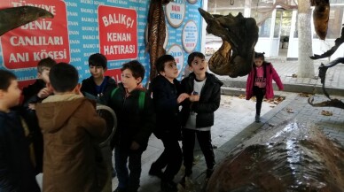 Ustasından çocuklara ‘balık burger’ ikramı