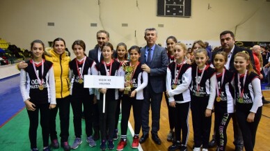 Balıkesir’de başarılı okul sporcularına ödülleri törenle verildi