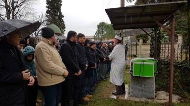 Baygın halde kaldırıldığı hastanede hayatını kaybeden genç son yolculuğuna uğurlandı