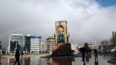 Boğaz’da oluşan gökkuşağı hayran bıraktı