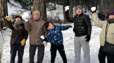 Burhaniyeliler kartopu oynamak için Kazdağı’na gitti