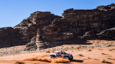 Dakar Rallisi’nde Carlos Sainz liderliği ele geçirdi