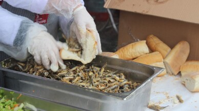 Esenler’de 9. Geleneksel Hamsi ve Horon Festivali renkli görüntülere sahne oldu