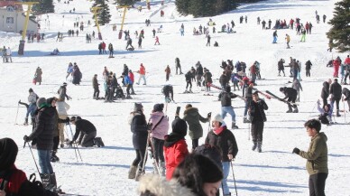 Güneşli havada Uludağ’ın keyfini çıkarıyorlar