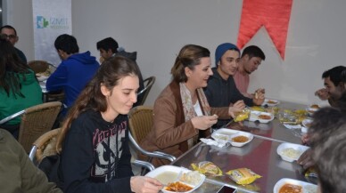 İzmit’te öğrencilere ücretsiz yemek hizmeti başladı