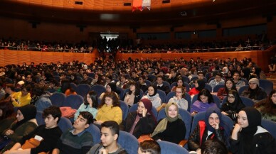 Üniversiteliler ‘Hocalara geldi’