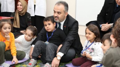 Ana kucağında eğitim başladı