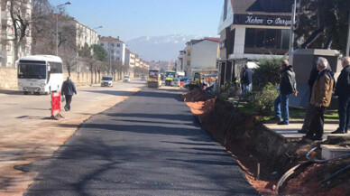 Gölcük’te 22 metrelik alternatif yol asfaltlanıyor