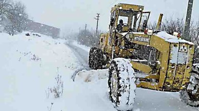 Sakarya'da yol açma çalışmaları devam ediyor