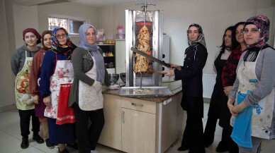 KO-MEK Türk Mutfağı’nda döner yapmayı öğreniyorlar