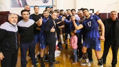 Kocaeli Kağıtspor voleybolda liderliği geri aldı