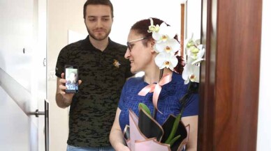 Sağlıkçı kızdan sağlıkçı anneye özel kutlama