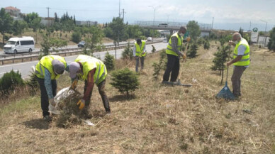 Gebze’de D-100 ve otoyol kenarlarında temizlik yapıldı