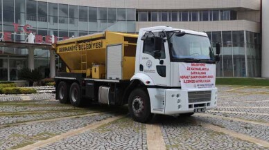 Burhaniye  Belediyesine yeni asfalt bakım onarım aracı alındı