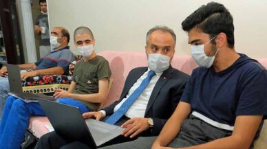 Bursa'da tablet'ten sonra şimdi de laptop dağıtımına başlandı