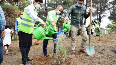 Çayırova'da 81 il için 81 fidan dikildi