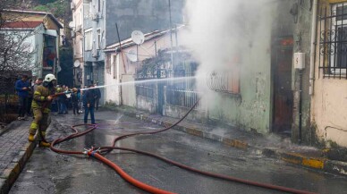 Beyoğlu'nda metruk bina yangını