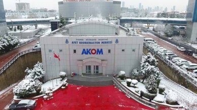 İstanbul'da kar yağışı etkisini artırarak devem ediyor
