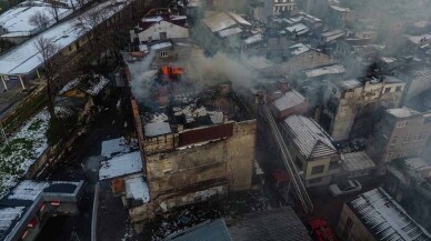Aksaray'da metruk bina yangını