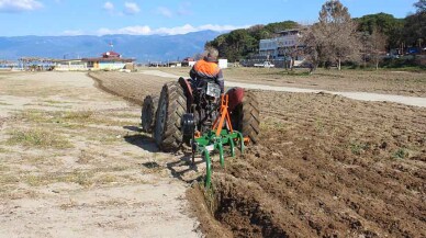 Burhaniye’de plaj kumsal düzenleme çalışmaları başladı
