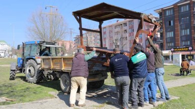 Edirne'de park ve açık alanlardaki tüm banklar kaldırıldı