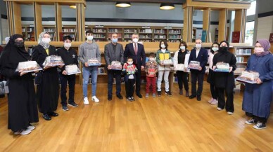 'Kitap okumanız gurur verici, sizler bu konuda öndersiniz'