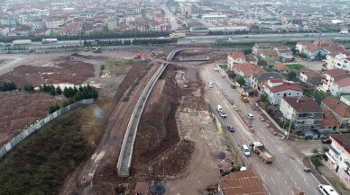 Körfez’de otoyol geçiş köprüsü yapımı devam ediyor