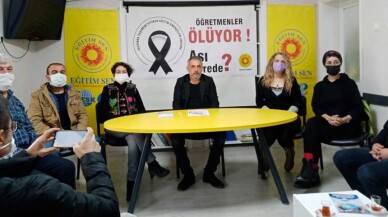 ‘Öğretmenler Ölüyor! Aşı Nerede’