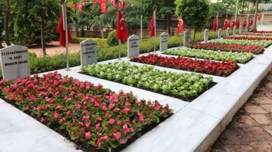 Şehit mezarları çiçek bahçesine çevrildi