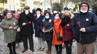 Uğur Mumcu Çanakkale'de Karanfillerle Anıldı