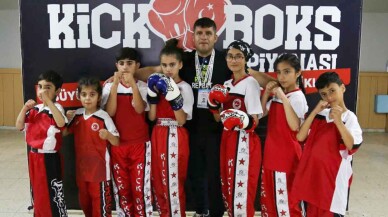 Kick Boks’un şampiyonları Kocaeli’de vitrine çıktı