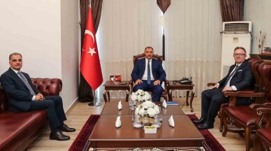 Prof. Dr. Hamza Al, ilk ziyaretini Vali Çetin Oktay Kaldırım’a yaptı