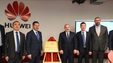 Huawei Türkiye'nin yeni AR-GE merkezi Bakan Varank'ın katılımıyla açıldı