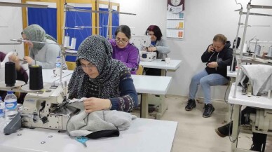 Bursa HEM'lerde depremzedeler için uyku tulumu üretiliyor