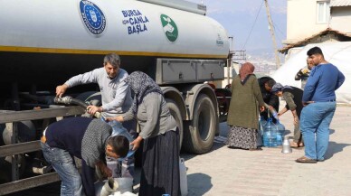 Su tankerleri depremzedeler için sahada