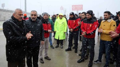 Kocaeli'den deprem bölgesine ekipler gitmeye devam ediyor