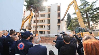 Bakırköy’deki İş Bankası Mensupları Sitesi yıkıldı