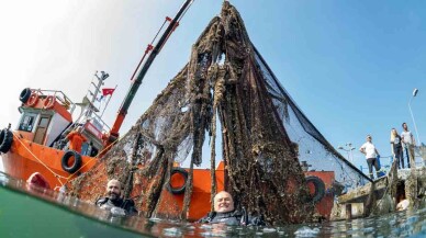 İzmit Körfezinden 5 ton hayalet ağ çıkarıldı