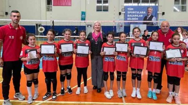 Voleybol Şenliği’nde 800 çocuk buluştu