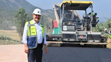 Yücel Yılmaz: Kırsalda asfaltsız ve parkesiz yol kalmayacak