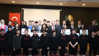 Bursa'da “Bağımlı Olma, Bağımsız Ol” Diyen Gençler Ödüllerle Taçlandı
