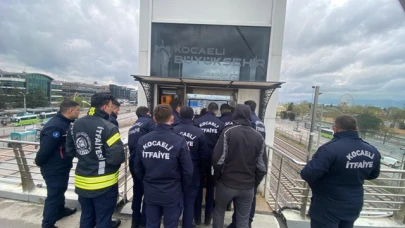Kocaeli'nde İtfaiye personeline ‘asansörde kurtarma’ eğitimi verildi