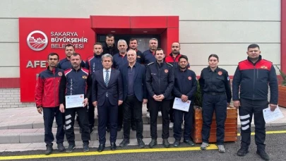 Sakarya Büyükşehir itfaiyesi eğitimlerle farklı şehirlerin adresi oluyor