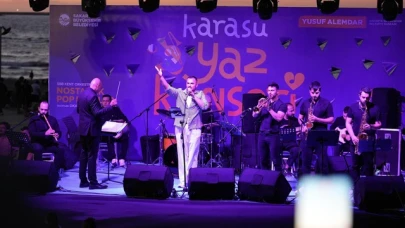 Büyükşehir’den Karasu’da yaz akşamına neşe katan nostalji konseri